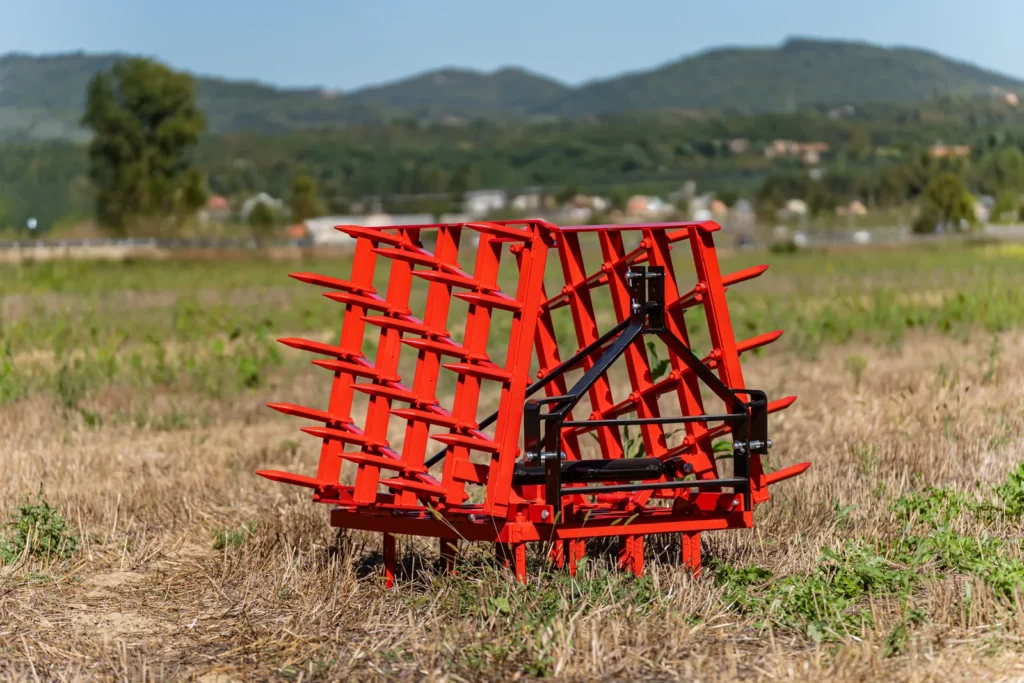 Produzione e vendita di erpici ad ali pieghevoli